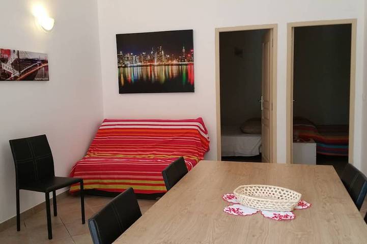 Location de vacances pour 5 personnes, avec terrasse et jardin, animaux acceptés à Figari - 2