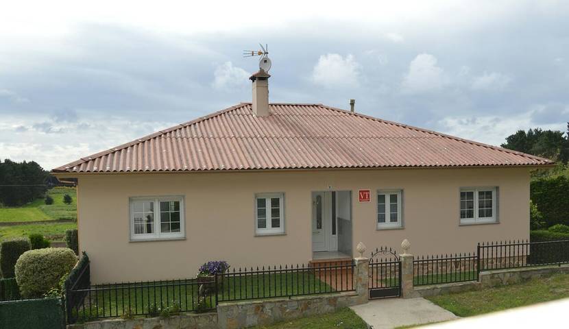 Ferienhaus für 12 Personen, mit Balkon und Terrasse sowie Garten und Ausblick in Fisterra