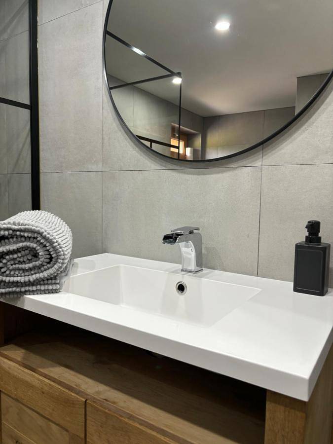 Chalet pour 4 personnes, avec jardin ainsi que terrasse et jacuzzi à Rochesson - 3