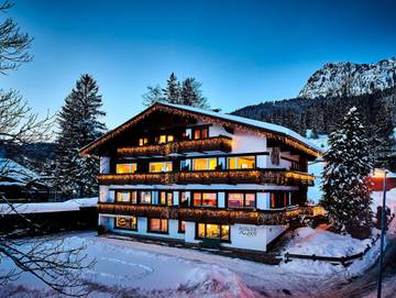 Ferienhaus für 2 Personen, mit Ausblick und Garten sowie Balkon in Tannheimer Tal
