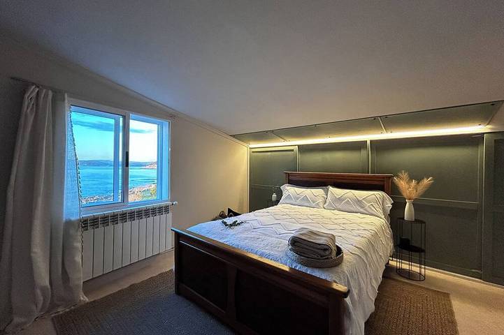 Olardasolas Oceanfront house with garden in Porto do Son in Praia da Sagrada (Porto do Son), Porto do Son