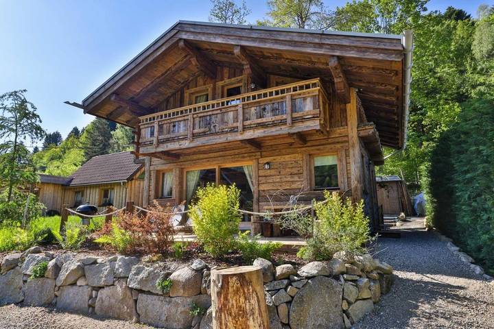 Gîte pour 7 personnes, avec Balcon et Jacuzzi ainsi que Terrasse et Jardin à Stosswihr