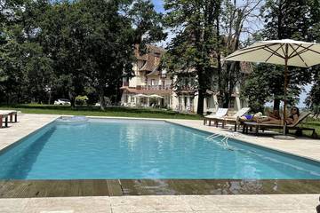 Location de vacances pour 18 personnes, avec balcon à Bourbon-Lancy