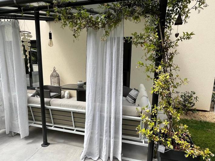 Location de vacances pour 4 personnes, avec piscine ainsi que vue et jardin à Arpaillargues-et-Aureillac - 4