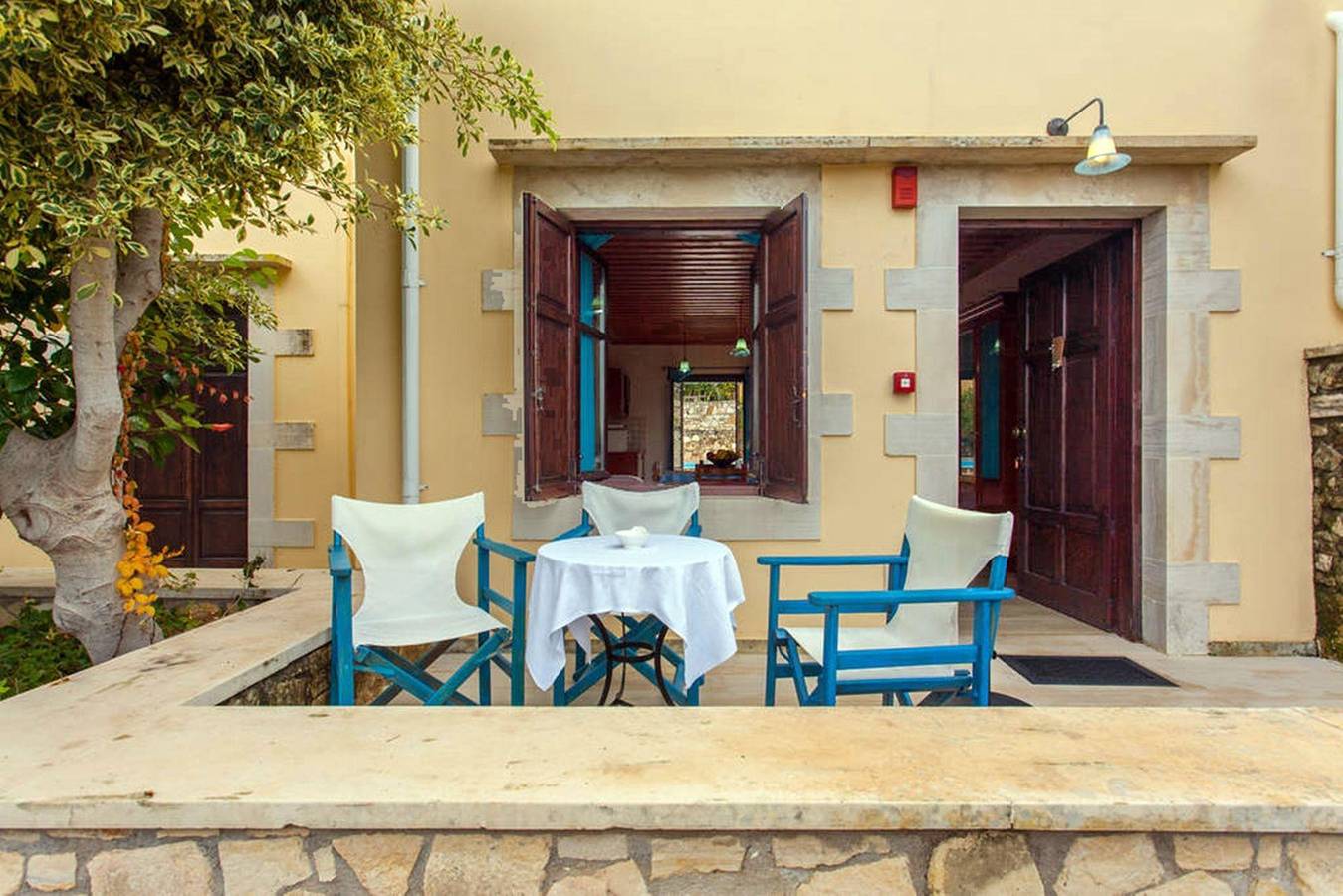 Geheel vakantieappartement, Studio with two balconies in Douliana, Vamos