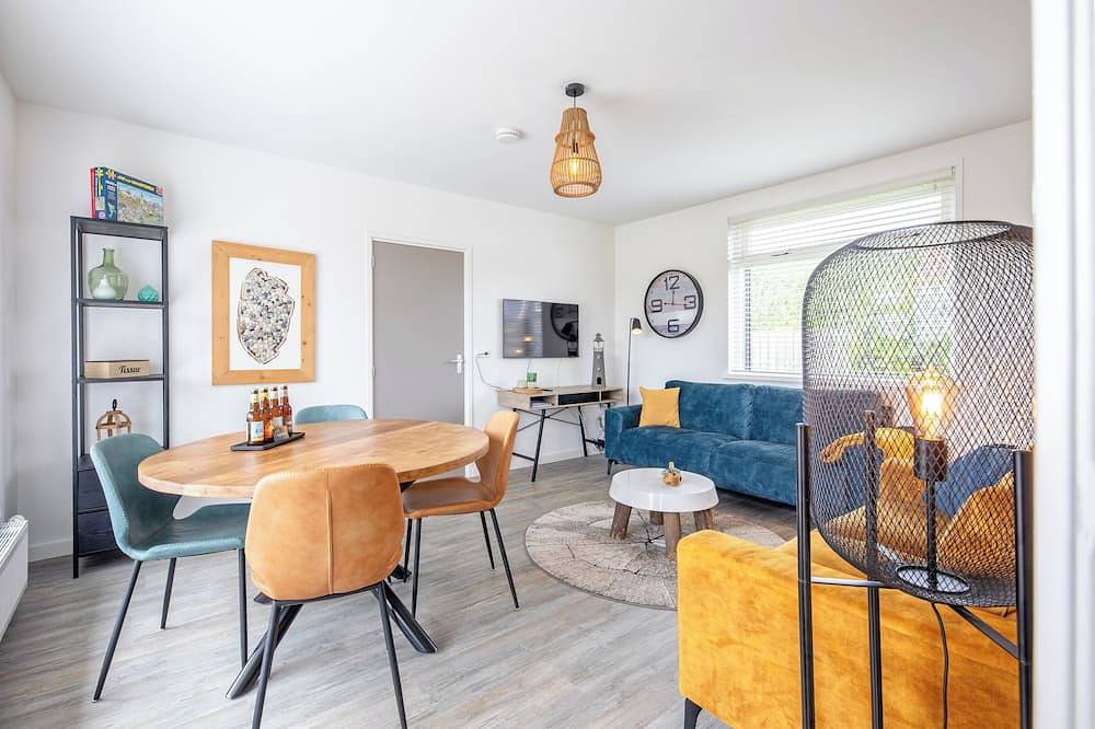 Luxury bed and parking Wulpenweid with wellness garden in Den Burg, Westfriesische Inseln