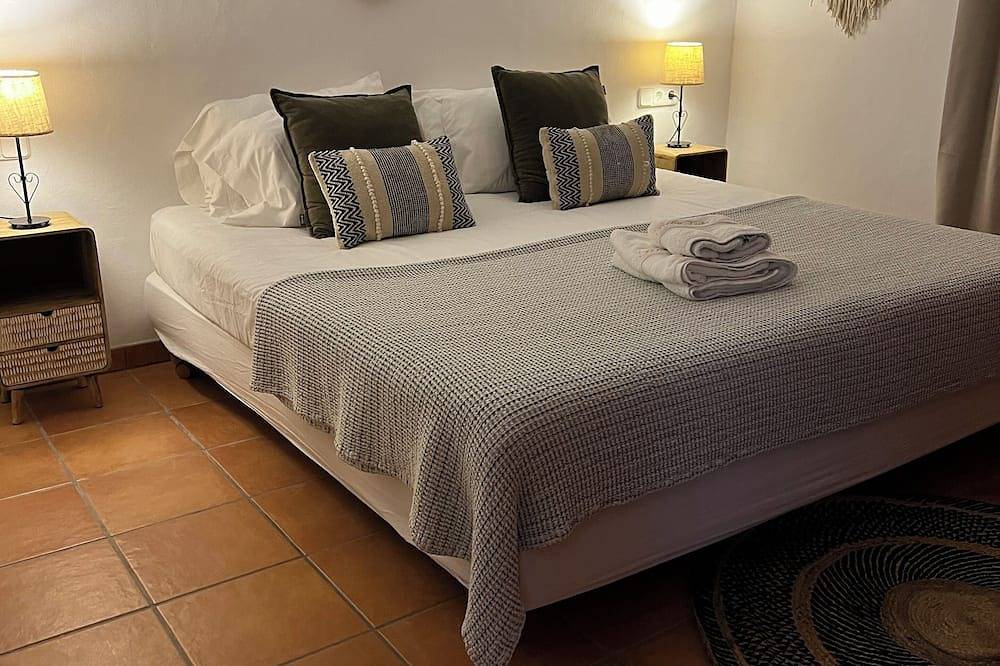 Stunning villa with sea & sunset views, in walking distance to Cala Salada beach in Cala Saladeta, Sant Antoni de Portmany