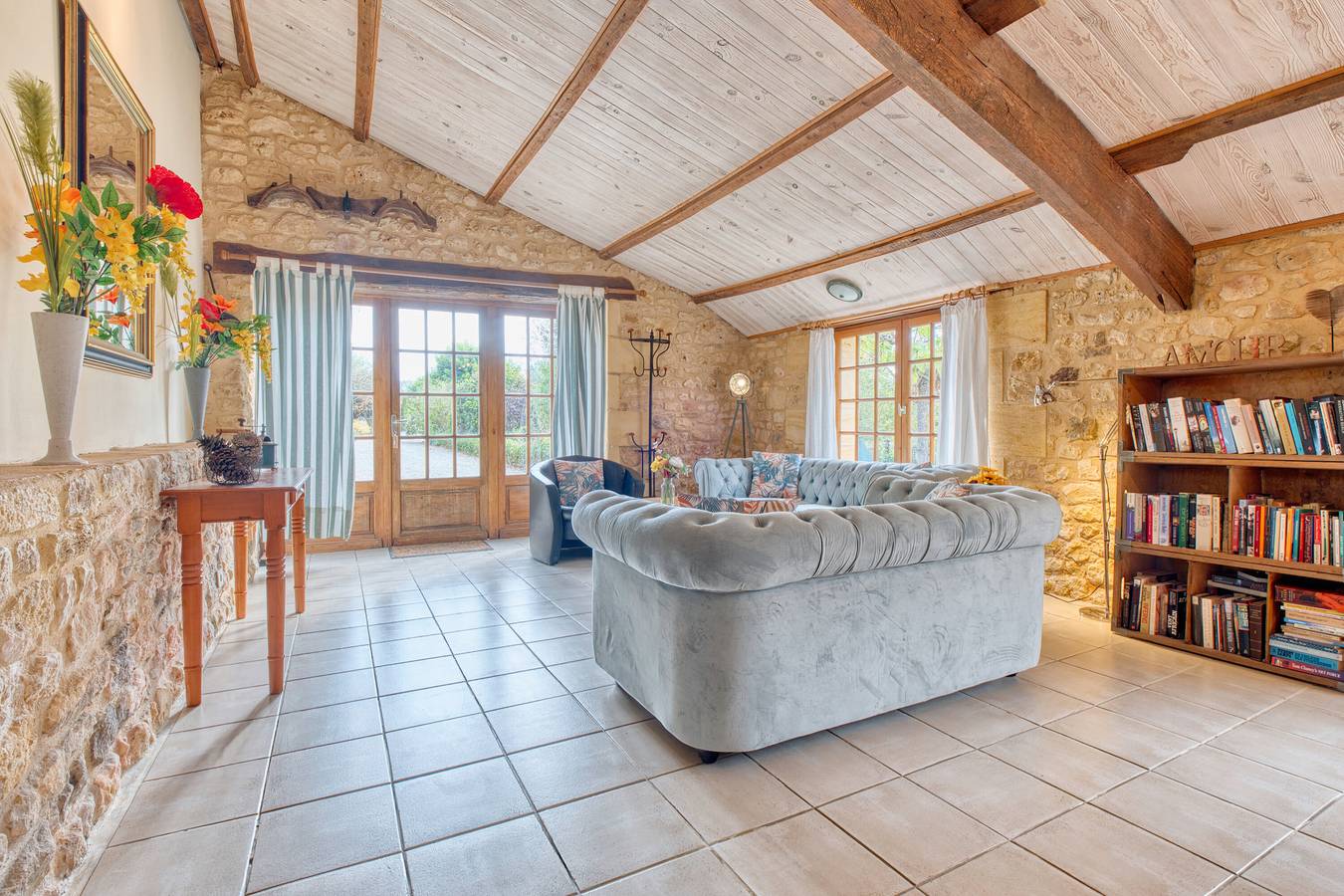 Maison de vacances 'La Bergerie' avec piscine partagée, terrasse privée et Wi-Fi in Le Buisson-de-Cadouin, Périgord Pourpre