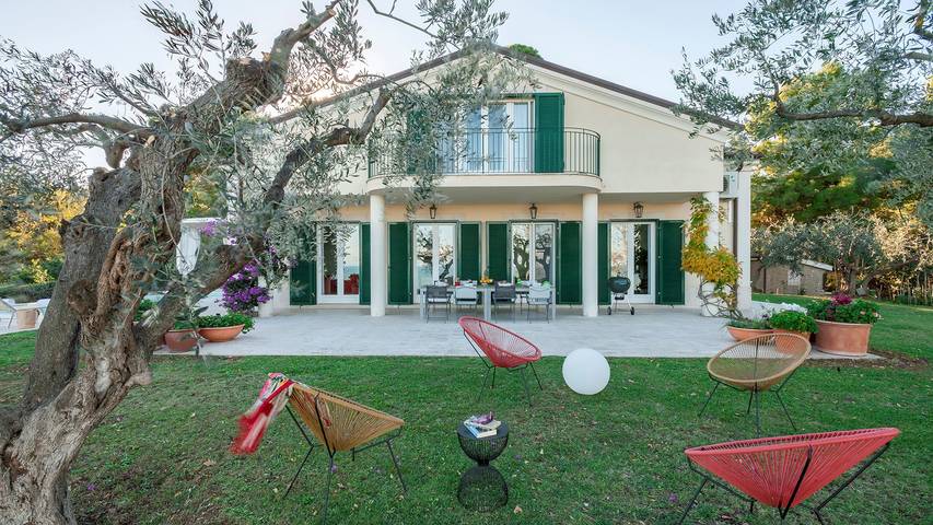 Villa Lucente 6+2, Emma Villas in Silvi, Adriatic Coast Abruzzo