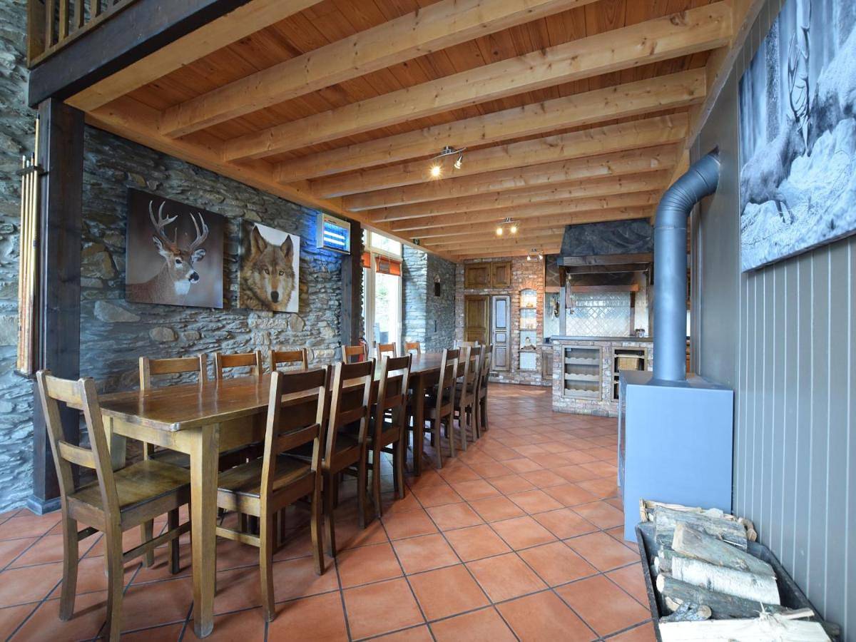 Six-Bedroom Holiday Home in Bastogne, Parc naturel Haute-Sûre Forêt d'Anlier