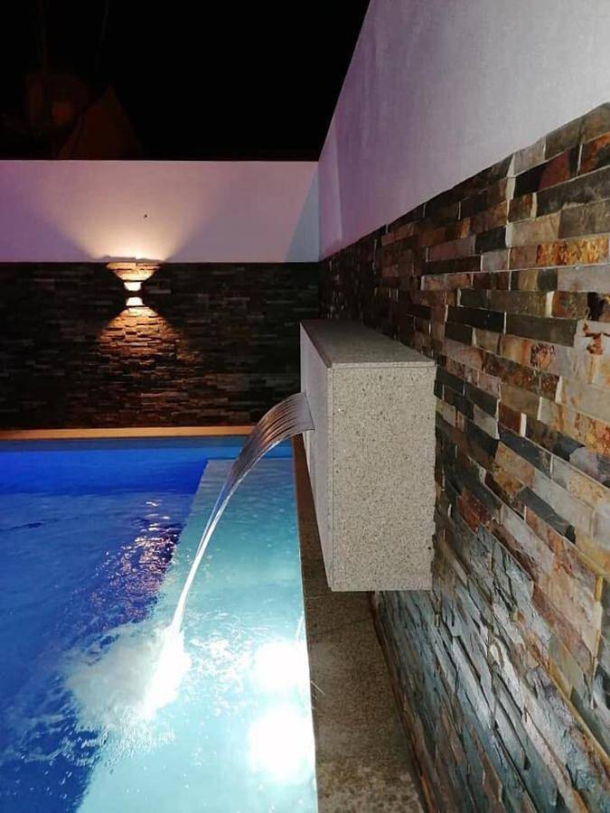 Location de vacances pour 10 personnes, avec jardin et terrasse ainsi que vue et piscine, animaux acceptés dans Belinho - 2