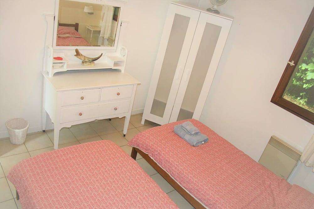 Wisteria : Gîte rural, 3 ch, 2 Sde, Wifi, Piscine in Asnières-sur-Vègre, Sarthe