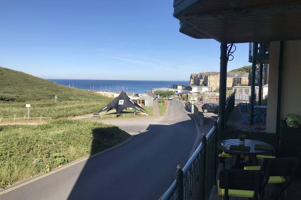 Entire apartment, Beautiful Modern Seaview Apartment in Watergatebay in Watergate Bay, Newquay