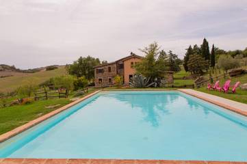Villa pour 10 personnes, avec sauna et jardin ainsi que piscine et jacuzzi, adapté aux familles dans Val d'Orcia