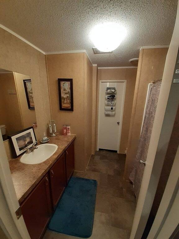 High & Dry with a full fenced yard for privacy in Homosassa Springs, Citrus County