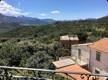 Gîte pour 4 personnes, avec balcon et vue, animaux acceptés à Montegrosso