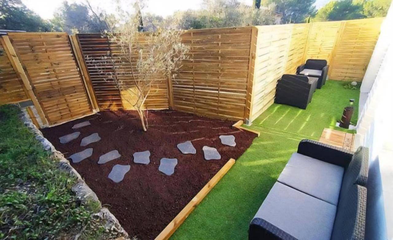 A l'Orée des pins - Gite et spa de 30 m2- Options Home Cinéma, Romantique in Cuges-les-Pins, Région de Marseille