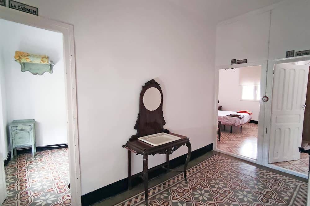 Casa rural L´Amparo -3 espigas- Categoría superior-15 personas in Calamocha, Provincia de Teruel