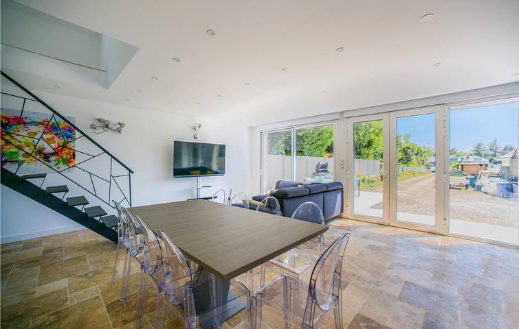 Escapade au bord de la mer : 130m2, Parking, TV, Piscine, Internet in Fondettes, Région de Tours