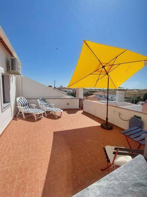 Apartamento inteiro, Casa Amarela - Praias Alqueva in Póvoa de São Miguel, Distrito de Beja