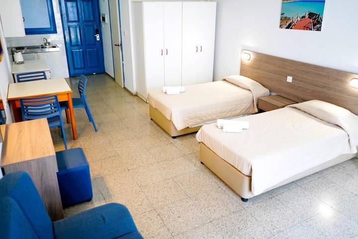 Apartmenthotel für 6 Personen, mit Ausblick und Pool sowie Kinderpool und Garten auf Zypern - 2