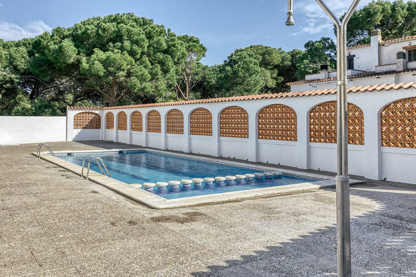 Casa Vacacional 'Villa Montgó Parc Con Piscina', Vistas a la Montaña y Aire Acondicionado in La Escala, Alt Empordà
