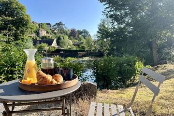 Gîte pour 4 personnes, avec piscine ainsi que jardin et terrasse à Semur-en-Auxois