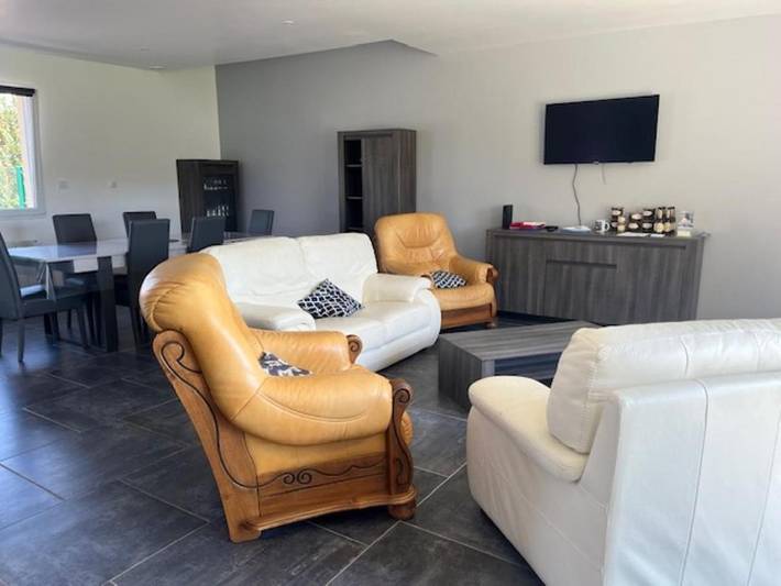 Location de vacances pour 6 personnes, avec Terrasse et Jardin à Favières - 2