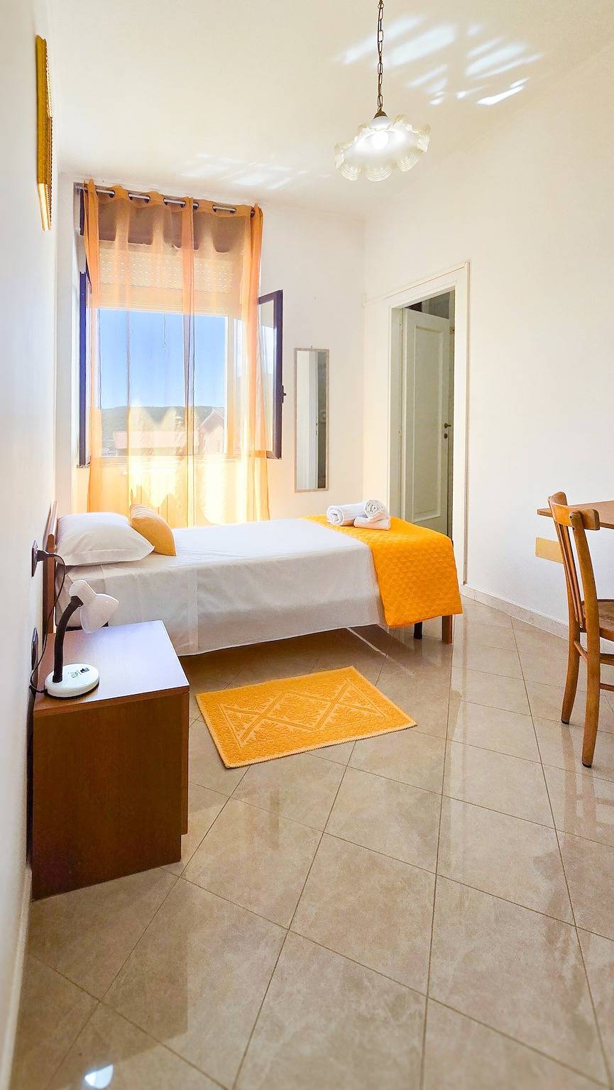 Camera singola con bagno privato in Gonnesa, Iglesiente