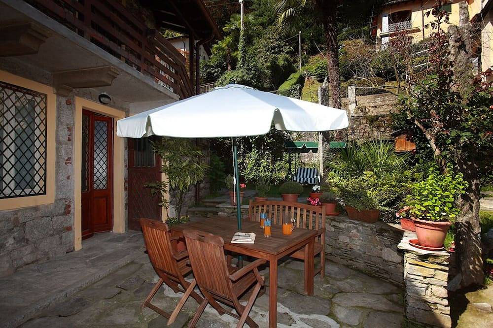 Apartment in stone chalet surrounded by greenery a few steps from the lake in Stresa, Comune di Stresa