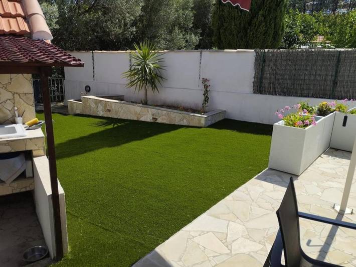 Location de vacances pour 2 personnes, avec vue ainsi que jardin et terrasse à Le Revest-les-Eaux - 4