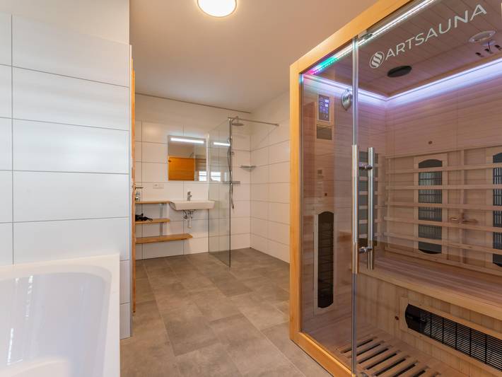 Chalet in grüner Umgebung mit Holzofen und Sauna in Rottenmanner und Wölzer Tauern, Irdning-Donnersbachtal