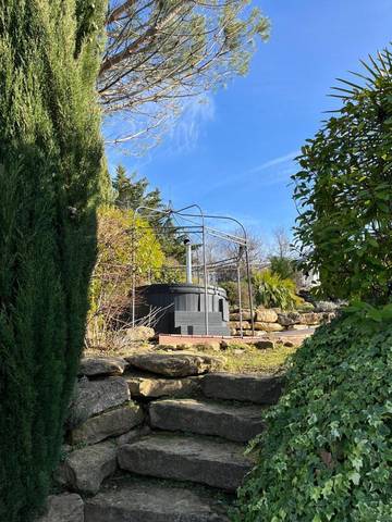 Gîte pour 4 personnes, avec jacuzzi et jardin à Charnay