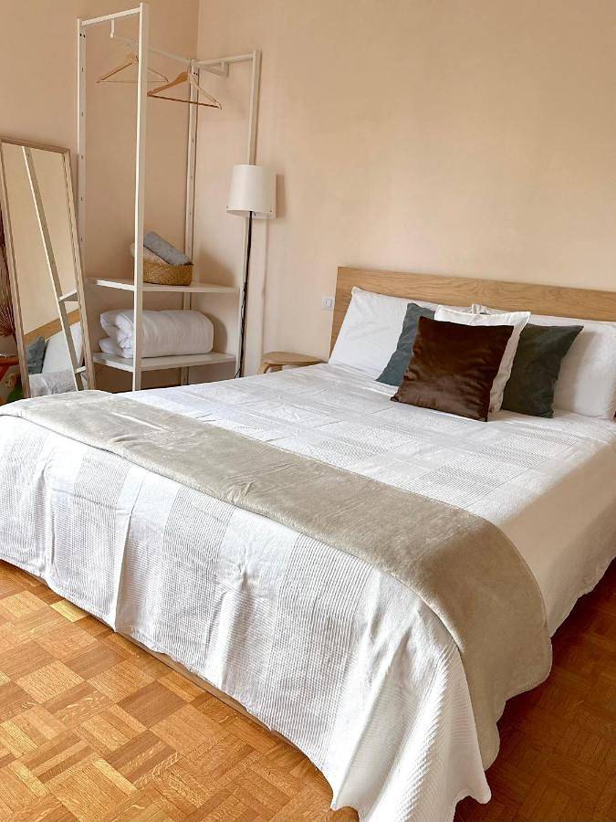 Casa Ling -Ac - parking-2Bathrooms in Como, Comer See