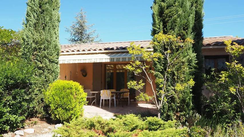 Location de vacances pour 6 personnes, avec terrasse et piscine à Bédoin - 2