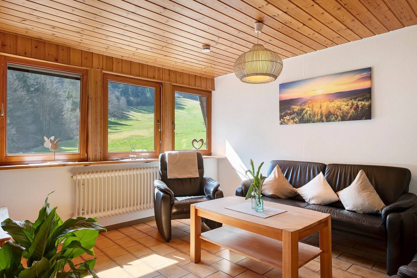 Apartamento inteiro, Apartamento Lavanda com vista para a montanha, terraço partilhado e Wi-Fi in Kirchzarten, Floresta Negra do Sul