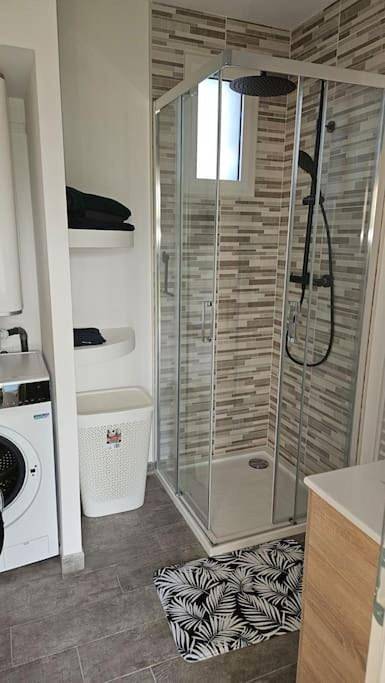 Appartement entier, Two-Bedroom Apartment in Villers-Carbonnel, Région de Péronne