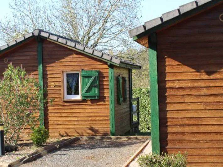 Chalet pour 4 personnes, avec piscine et terrasse, animaux acceptés dans l' Aveyron