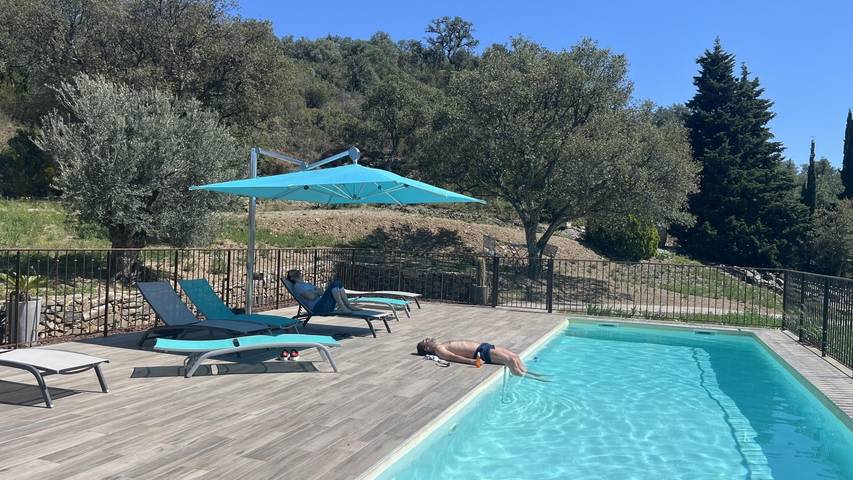Gîte pour 2 personnes, avec Terrasse ainsi que Jardin et Piscine