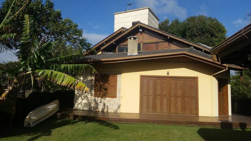 Casas e apartamentos de temporada para 10 pessoas, com vista para o lago e vista e ainda jardim em Palhoça