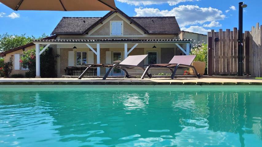 Location de vacances pour 4 personnes, avec jardin et piscine à Saint-Vincent-de-Cosse