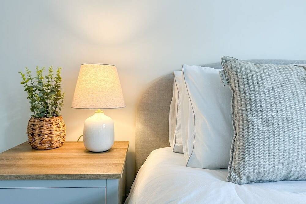 Modern Canterbury Townhouse - Pets Welcome & Private Parking in Kent