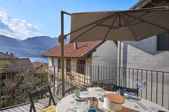 Gîte pour 4 personnes, avec vue ainsi que terrasse et vue sur le lac, animaux acceptés à Omegna