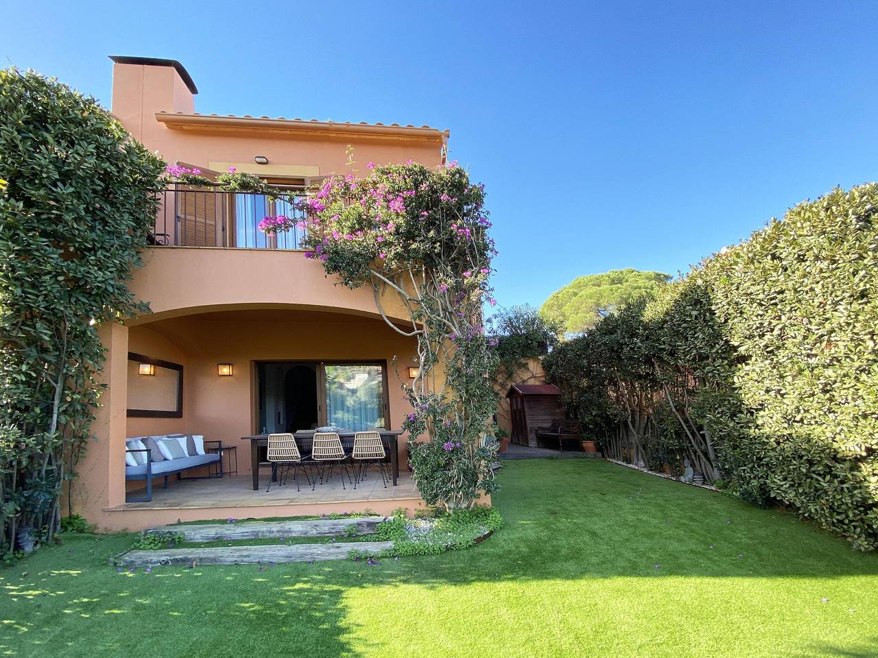 House in Begur with swimming pool and castle view - 3 bedrooms, sleeps 5 to 6 in Residencial Begur, Begur
