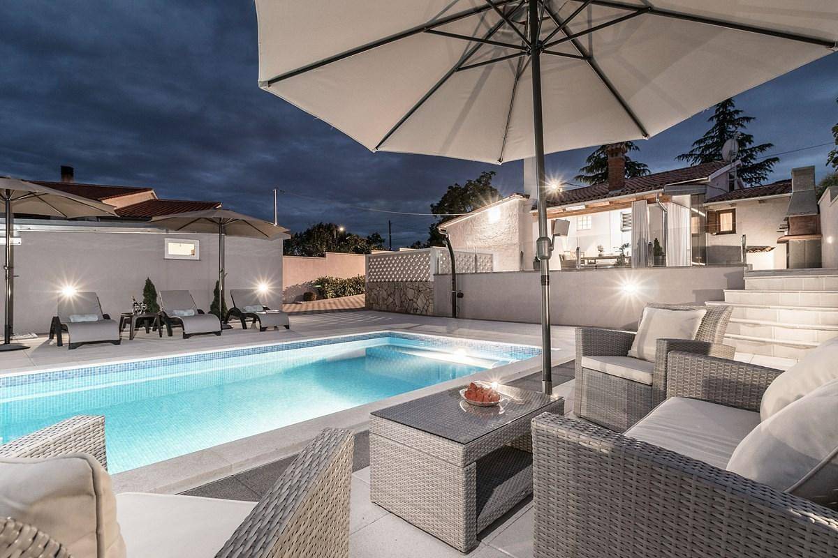 Ferienhaus für 6 Personen mit Terrasse in Divšići, Südküste Istrien