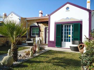 Gîte pour 4 personnes, avec jardin et vue dans Zambujal de Cima