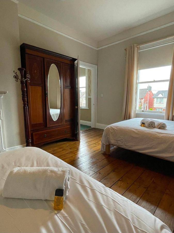 Six-Bedroom House in Salthill, Galway