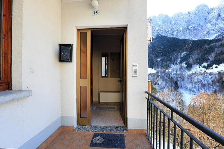 Gîte pour 7 personnes, avec Balcon et Terrasse ainsi que Jardin et Vue à Colere - 3