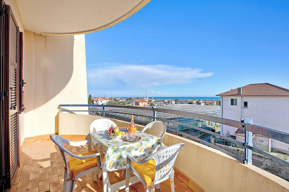 Apartamento entero, Casa del Tramonto - with private parking, Ceriale, Italy in Ceriale, Riviera di Ponente
