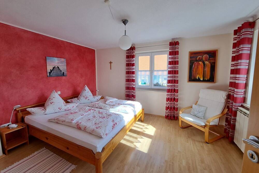 Ganze Wohnung, Gemühtliche Ferienwohnung mit Garten und Liegewiese in Pfofeld, Fränkisches Seenland